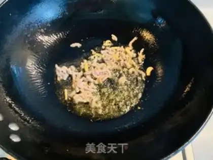 Make The soy sauce is burning sea cucumber step 1