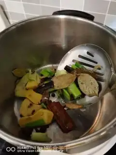 Make A red swan stew step 5