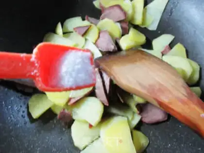 Make Potato chips with pig tongues step 4