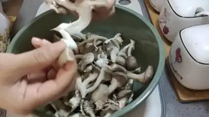 Make The roasted mushrooms step 1