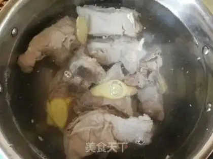 Make Worm Herbs Mountain spinal soup step 4