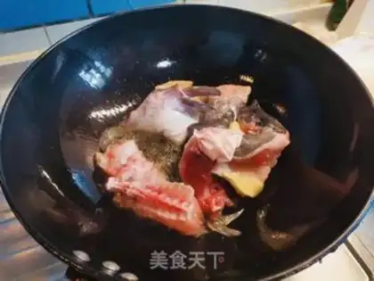 Make Pyramid fish, tofu, eardrum soup step 1
