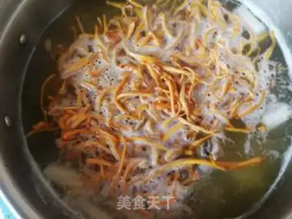 Make Worm Herbs Mountain spinal soup step 9