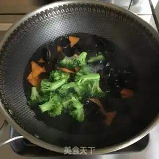 Make Mules, broccoli, fried eggs step 0