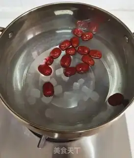 Make "Red dates, Sydney apple soup." step 1