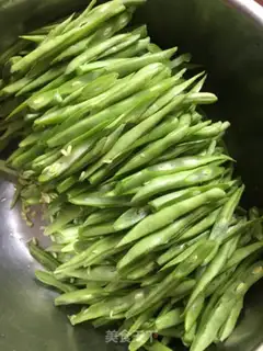 Make Garlic beans step 1
