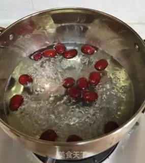 Make "Red dates, Sydney apple soup." step 4