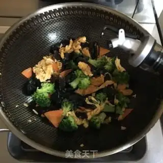 Make Mules, broccoli, fried eggs step 6