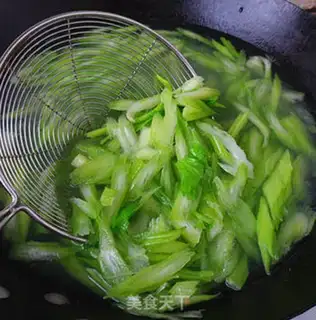 Make Celery eggs step 1