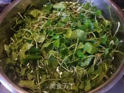 Make Pork bone rat root soup step 3