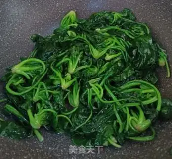 Make Garlic spinach egg soup step 3