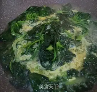 Make Garlic spinach egg soup step 5