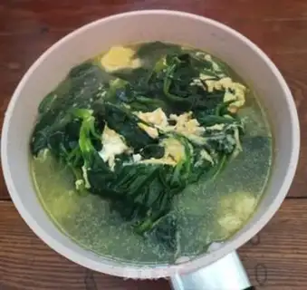 Make Garlic spinach egg soup step 6