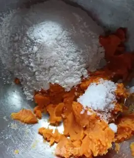 Make Red sugar, red potato balls step 0