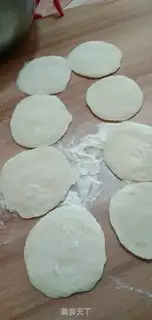 Make radish and pink buns step 3