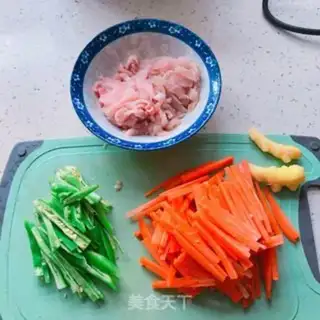 Make Carrot and skinny meat step 0