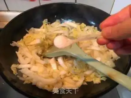 Make Crab powdered cabbage step 1