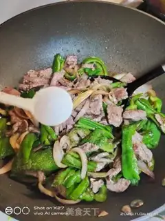 Make Onion pepper roast beef step 6