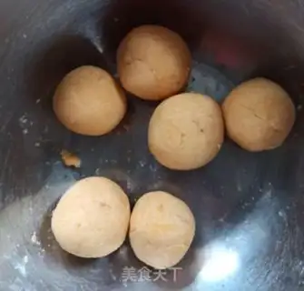 Make Red sugar, red potato balls step 3