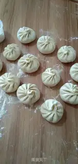 Make radish and pink buns step 6