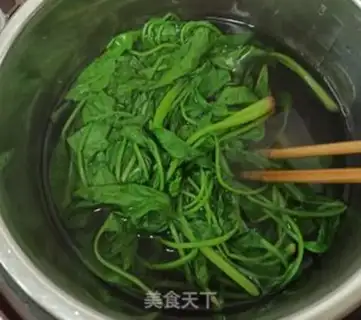 Make Garlic spinach step 1