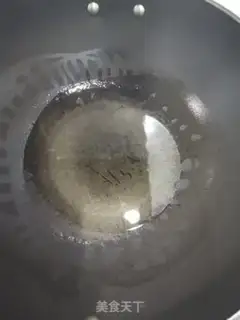 Make Tomato fried eggs step 1