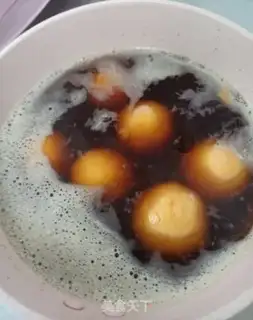 Make Red sugar, red potato balls step 5