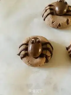 Make Spider crackers step 16