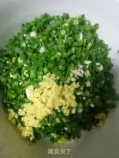 Make A fragrance of onion eggs step 1