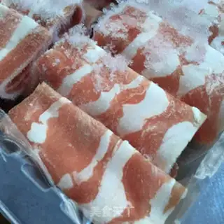 Make Onion fried lamb rolls step 1
