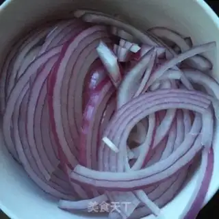 Make Onion fried lamb rolls step 2