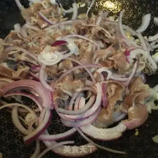 Make Onion fried lamb rolls step 6