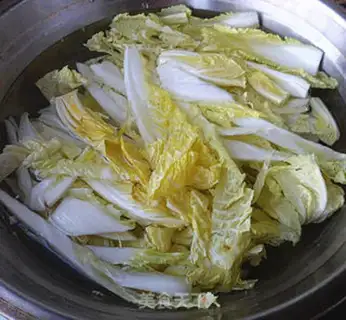 Make Garlic golden needle doll food step 3