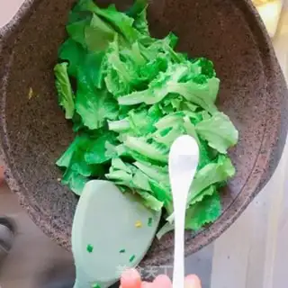 Make Garlic lettuce step 2