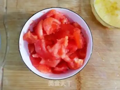 Make Tomato eggs for noodles step 2