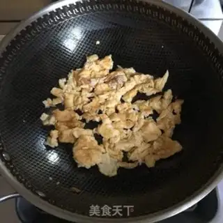 Make Pyramids for eggs step 1