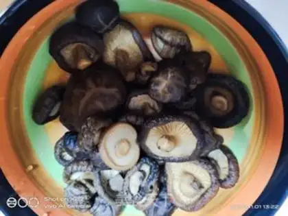 Make Bean petal sauce for mushroom chicken step 2