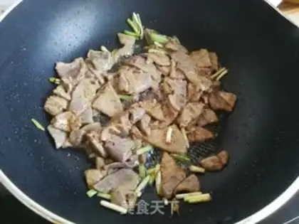 Make Garlic sprouts step 4