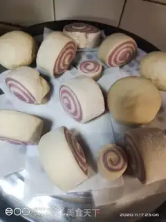 Make Potato-coloured buns step 8