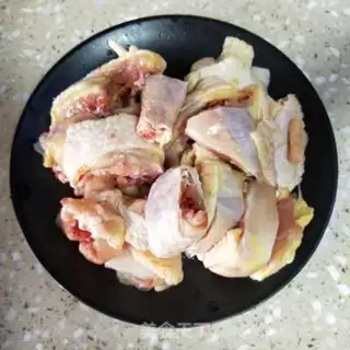 Make A chicken stew with yellow broccoli step 1