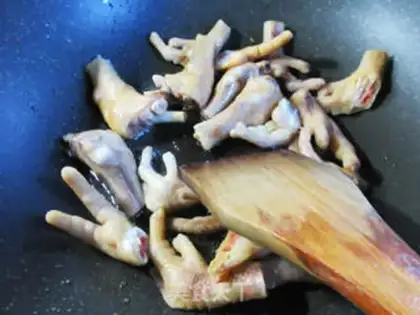 Make Qi-su, chicken claws step 3