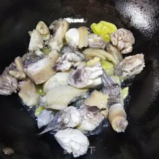 Make A chicken stew with yellow broccoli step 6