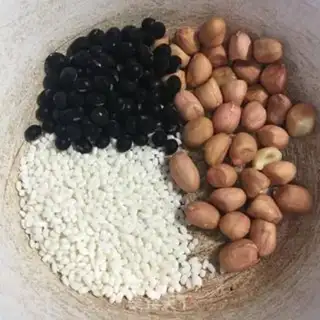 Make Two black peanuts step 0