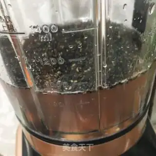 Make Two black peanuts step 2