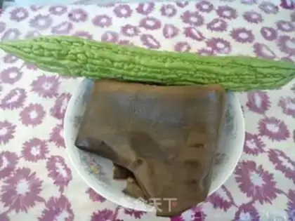 Make The bitter melon with thin soup step 1