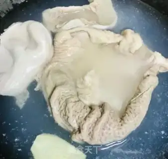 Make Pig belly chicken soup step 1
