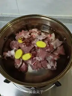 Make Red lamb stew, radish step 4