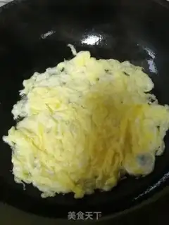 Make Garlic fried eggs step 2