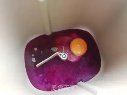 Make Flamingo toast step 1