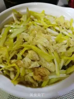 Make Garlic fried eggs step 4